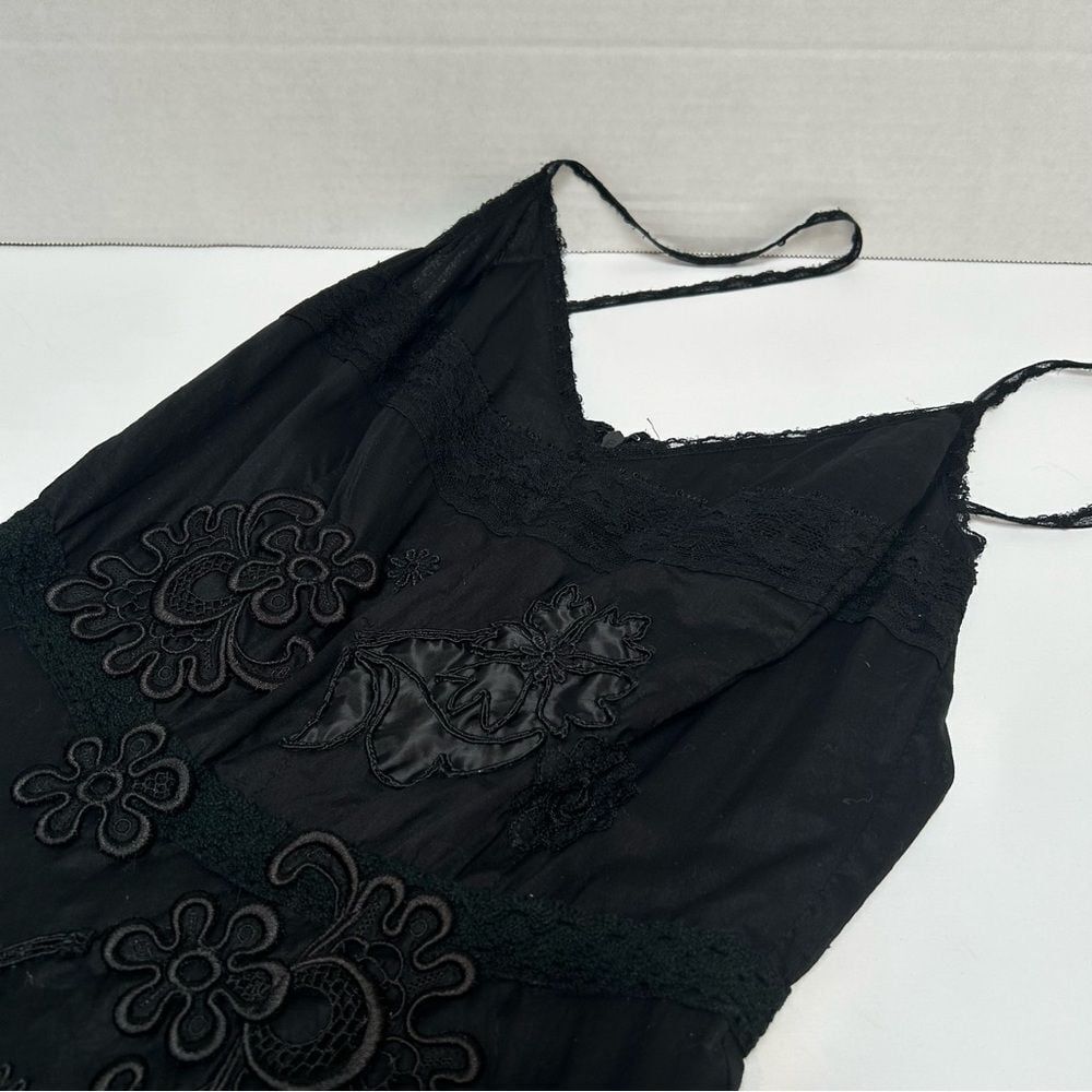 Future Paradise Black V-Neck Sundress Embroidered Flowers Tulle Ruffle‎ size 2